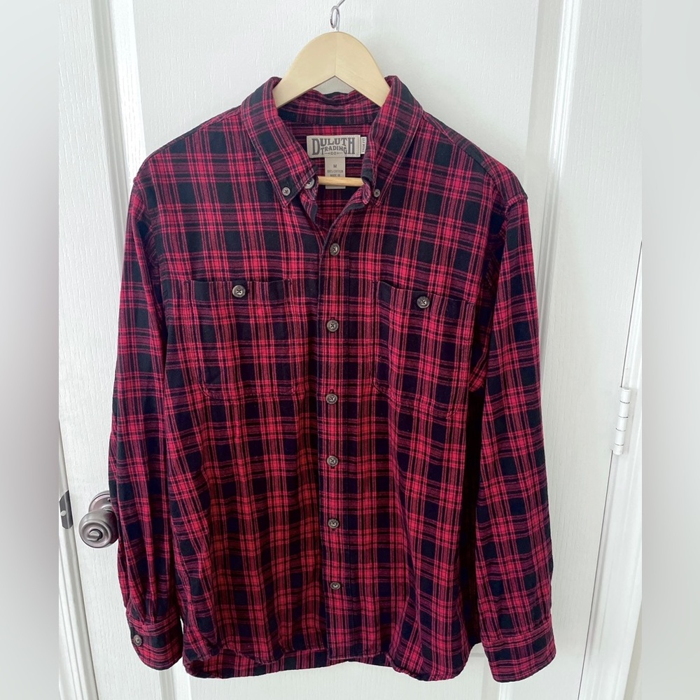 ☀️SOLD Duluth Men’s red and black flannel